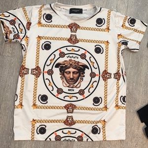 Guys or girls Sz M top similar to Versace look. NWOT